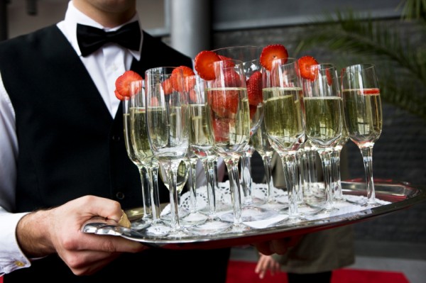 /pic/uploaded/How-to-Save-Money-on-Bar-Service-at-Your-Wedding-6469092-e12825840911121.jpg