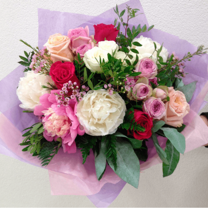 /pic/uploaded/zwhite_and_rose_peonies_2-700x700.png